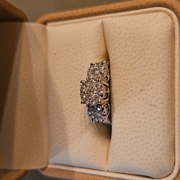 Diamond Engagement Ring - Picture 4 of 4